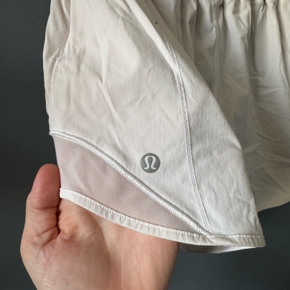 Lululemon Hotty Hot Short II *Long 4" - Picture 7 of 9